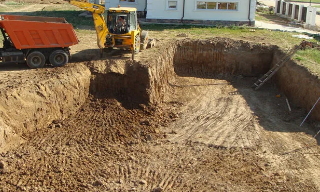 Рытье котлованов под фундамент в Серове – цена от 2563 руб. за м3 | 2Землекопа-Срв