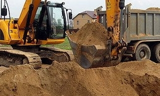 Выкопать яму экскаватором в Серове от 923 руб. - 2Землекопа-Срв