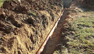 Копка траншей для водопровода в Серове: цена за метр от 923 руб.